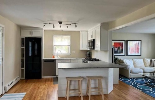 Fairfield House | Modern Beach Area Vacation Home With Pool