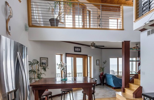 North Greece House | Modern beach front house on Lake Ontario, 2-bedroom, AC & WiFi in lovely Hilton.