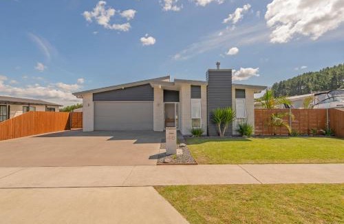 Whitianga House | Modern Beach Pad - Whitianga Holiday Home