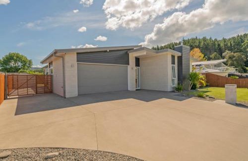 Whitianga House | Modern Beach Pad - Whitianga Holiday Home