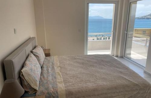 Loutraki-Agioi Theodoroi Apartment | Modern Beachfront apartment Mamizona
