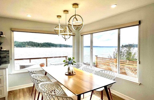 Allyn House | Modern Beachfront Cabin with Hot Tub and Spectacular Views