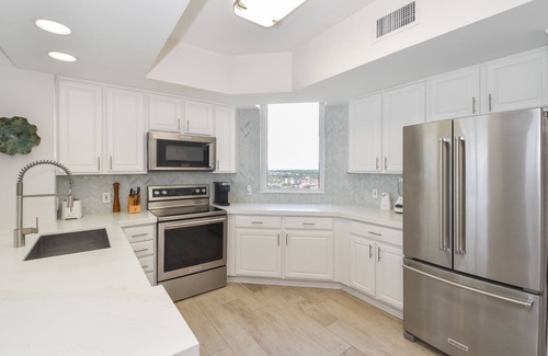 Destin Condo | Modern beachfront condo w/expansive private balcony in Destin! Open 7/26-7/28!