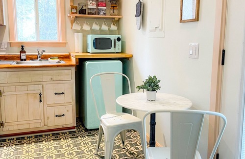 Sautee Nacoochee Cabin | Modern Boho Cabin - Romantic Couples Getaway - Luxury Tub - 5mi from Helen