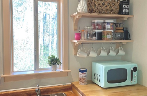 Sautee Nacoochee Cabin | Modern Boho Cabin - Romantic Couples Getaway - Luxury Tub - 5mi from Helen