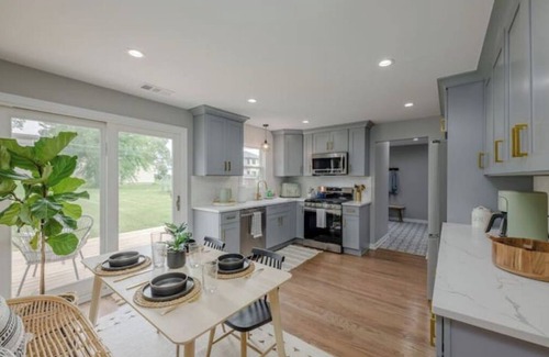Lombard House | Modern Boho house in Lombard 7 min to Metra