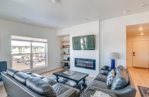 Bozeman Apartment | Modern Bozeman Condo with Balcony and Mountain Views!