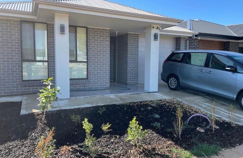 Munno Para House | Modern Brand New 4BR Family Home Walkable to Shops