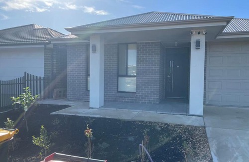 Munno Para House | Modern Brand New 4BR Family Home Walkable to Shops