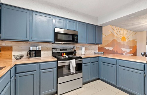 Branson West House | Modern Branson Family Cabin | Game Room | Sleeps 12