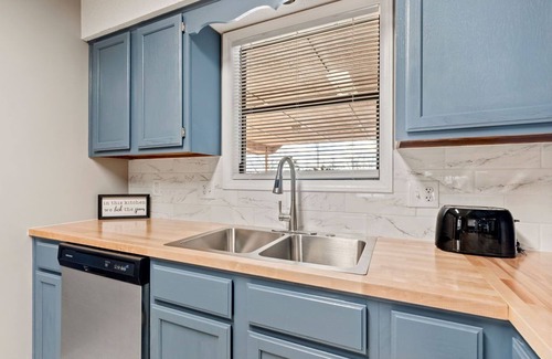Branson West House | Modern Branson Family Cabin | Game Room | Sleeps 12
