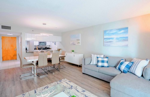 Brickell Apartment | Modern Brickell Condo w/Pool