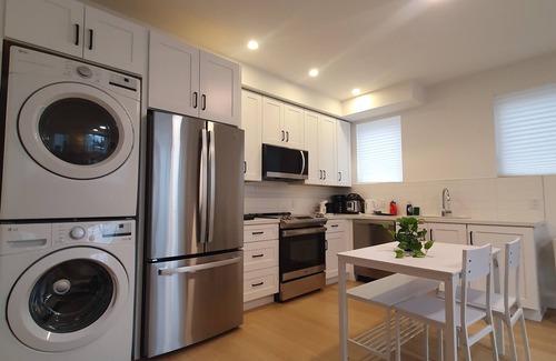 Woodbine Heights Apartment | Modern Bright 2BR Apartment Close to Transit