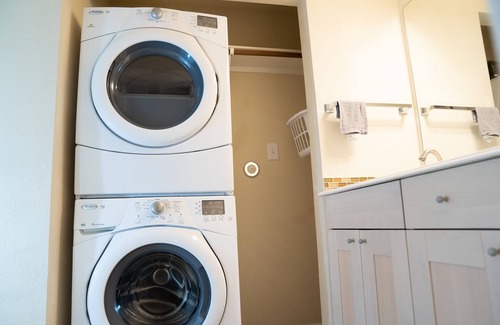 Allandale Condo | Modern Bright Condo with Washer inside, self check-in, gr8 location, quiet