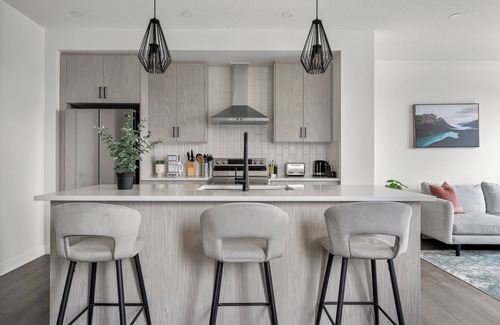 Cochrane House | Modern & Bright Duplex Backing onto Park + Mountain Views