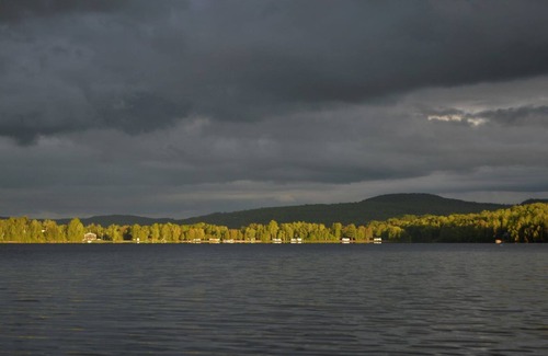 Derby House | Modern, bright house set back from shores of Lake Salem, Vermont