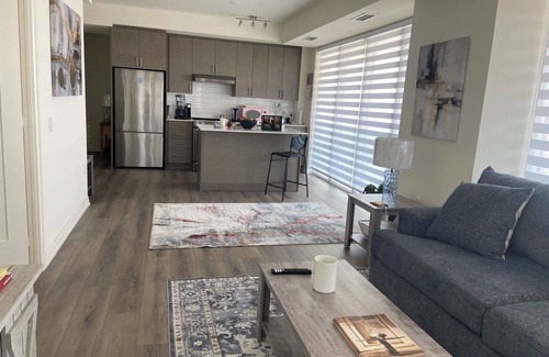 Vaughan Apartment | 🛏️ Modern 📸 Bright, Private Room with Ensuite – 2 Min Walk to Vaughan Mills!