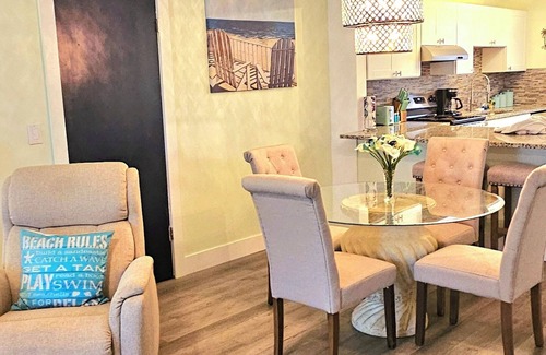 Cypress Lakes Estates Condo | Modern Bright Tropical 2-bedroom condo near Ft Myers Beach