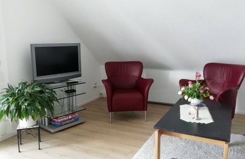 Mengershausen Apartment | Modern, bright vacation apartment with garden view