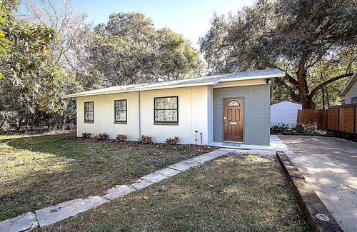 Gainesville House | Modern Bungalow-5 min to UF & Shands & VA Hospitals