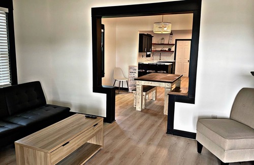 Independence House | Modern Bungalow, 6min from Stadiums!
