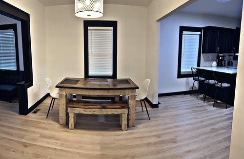 Independence House | Modern Bungalow, 6min from Stadiums!