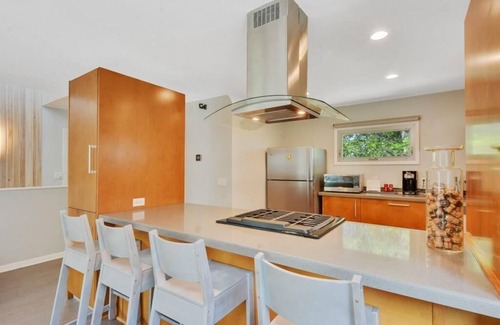 Blackshear-Prospect Hill House | Modern Bungalow in Central Austin- 3 Bedroom 2.5 Bath