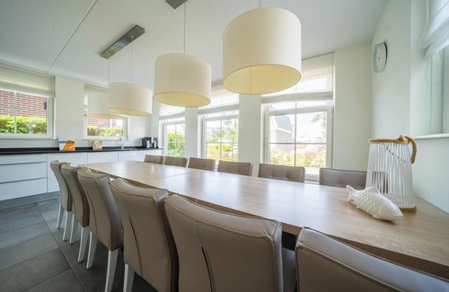 Uitdam House | Modern bungalow with 6 bedrooms and terrace