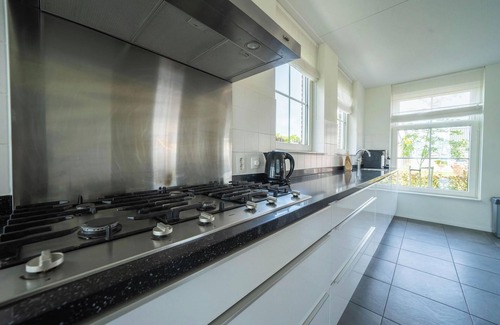 Uitdam House | Modern bungalow with 6 bedrooms and terrace