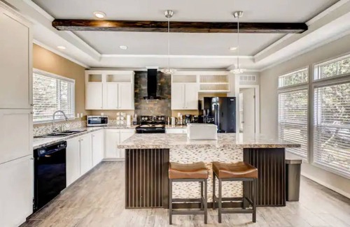 Dripping Springs Cabin | Modern Cabin- 8 acres Ranch - near Venues & Breweries