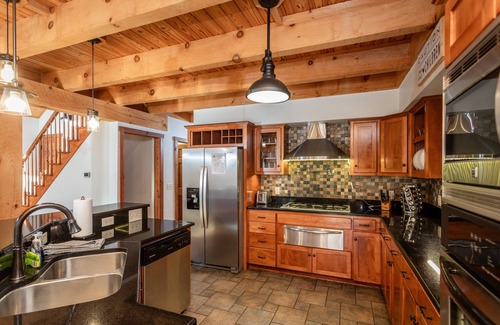 Rawley Springs Cabin | MODERN CABIN DEEP IN THE MOUNTAINS AND ONLY 20 MINS TO HARRISONBURG