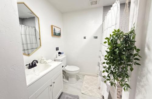 Three Rivers House | Modern Cabin, Near Snow Park, 3.5 Miles to SNP!