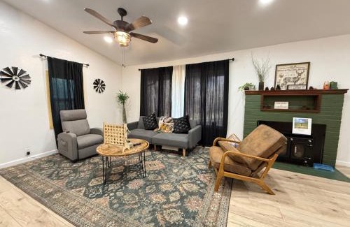 Three Rivers House | Modern Cabin, Near Snow Park, 3.5 Miles to SNP!