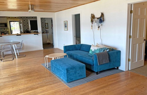 Deer River House | Modern Cabin on Stunning Deer Lake