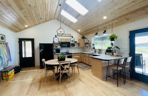 Mountain View Cabin | Modern Cabin w/Pool and Hot Tub!