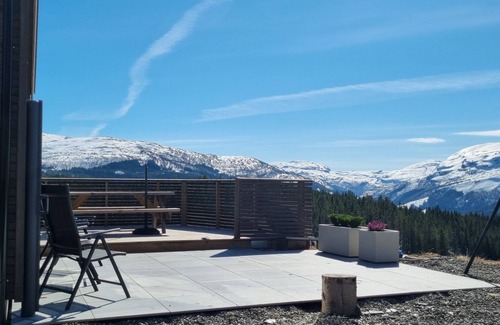 Voss Cabin | Modern cabin with fantastic view. Great hub for exploring Flåm, Voss, Hardanger