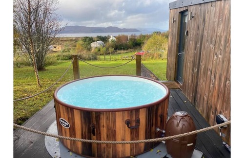 Breakish Cabin | Modern cabin with stunning views & private hot tub