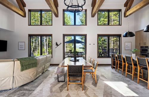 Embarrass Cabin | Modern cabin with stunning views of Wynne Lake!