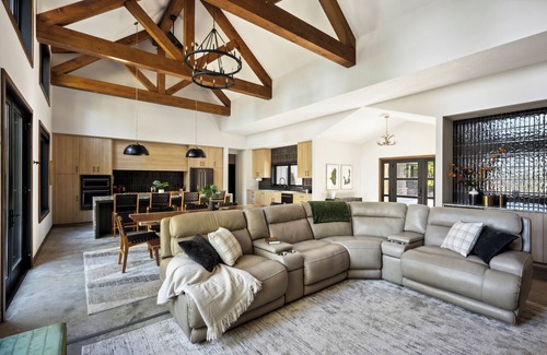 Embarrass Cabin | Modern cabin with stunning views of Wynne Lake!