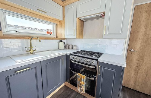 Great Yarmouth House | Modern caravan at Caldecott Hall with decking in Norfolk, sleeps 8 ref 91068C