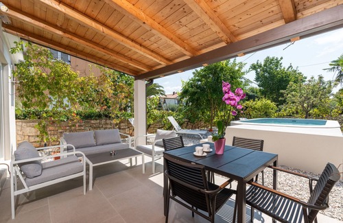 Novigrad Villa | Modern casa Alis with outdoor pool