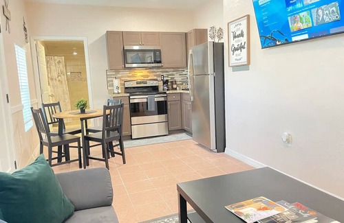 Southeast Tampa Apartment | Modern Casita near Amalie Arena, Ybor City, and Downtown