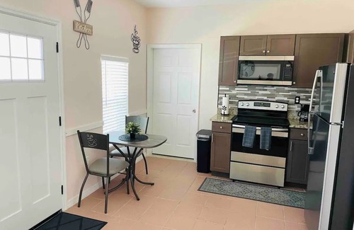 Southeast Tampa Apartment | Modern Casita near Amalie Arena, Ybor City, and Downtown