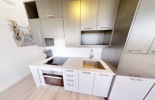 Downtown Toronto Apartment | Modern Central 2-BR Condo in DT Toronto