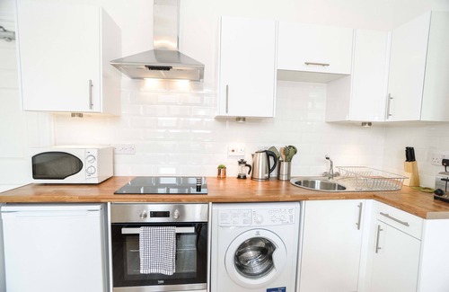 Central Aberdeen Apartment | Modern Central Apartment
