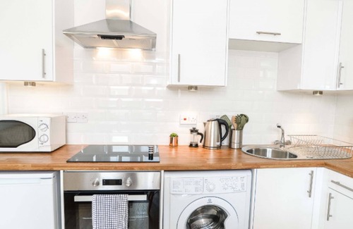 Central Aberdeen Apartment | Modern Central Apartment