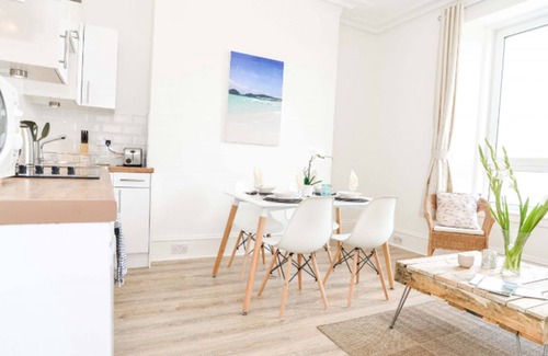 Central Aberdeen Apartment | Modern Central Apartment