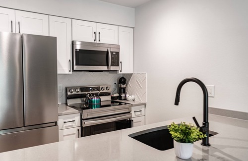 Barton Hills Condo | Modern Central ATX Condo. Walk to Zilker Park, Barton Springs & Lady Bird Lake