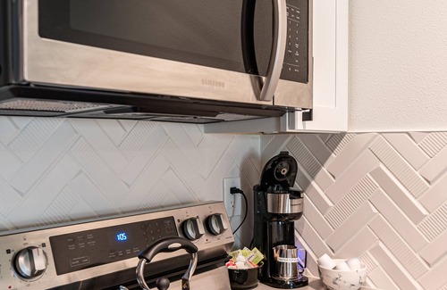 Barton Hills Condo | Modern Central ATX Condo. Walk to Zilker Park, Barton Springs & Lady Bird Lake