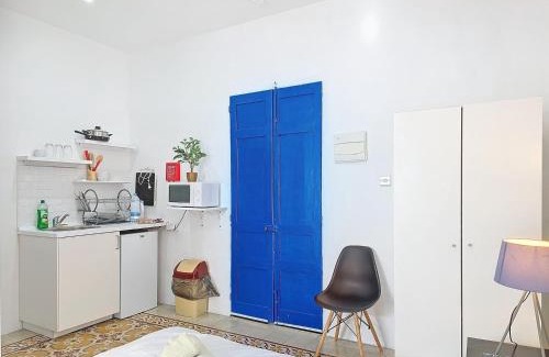 Floriana Apartment | Modern Central Studio Suit by MIVE
